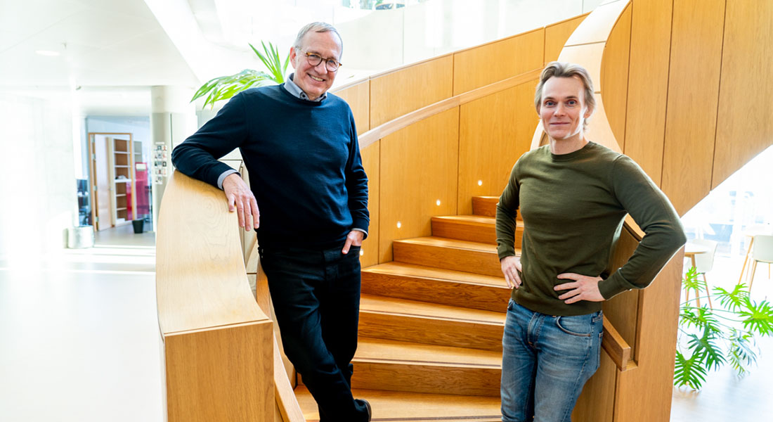 A photo of Professor Thue Schwartz and Associate Professor Christoffer Clemmensen