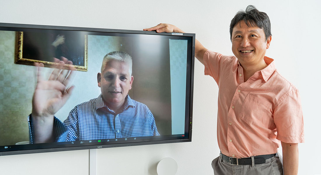 Professor Kei Sakamoto poses with Professor Dario Alessi 