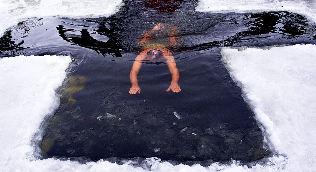 Winter swimming: RIA Novosti archive, image #369022 / Maksim Bogodvid / CC-BY-SA 3,0